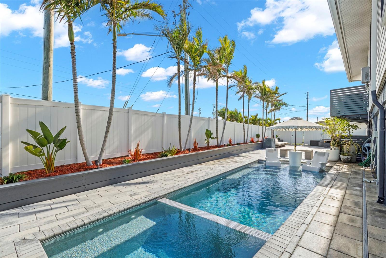 Listing photo id 57 for 439 Causeway Boulevard