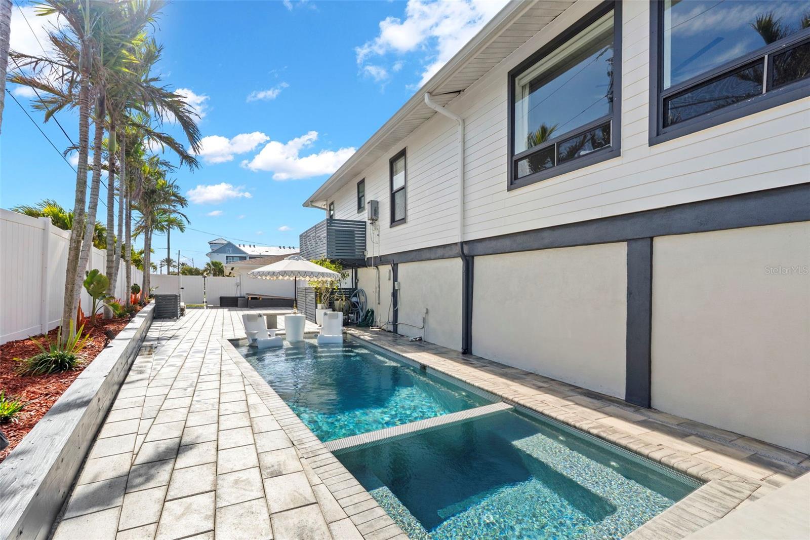 Listing photo id 58 for 439 Causeway Boulevard