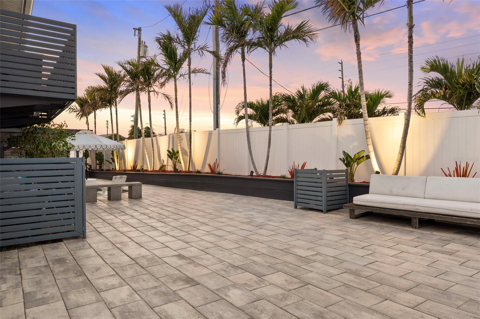 Listing photo id 75 for 439 Causeway Boulevard