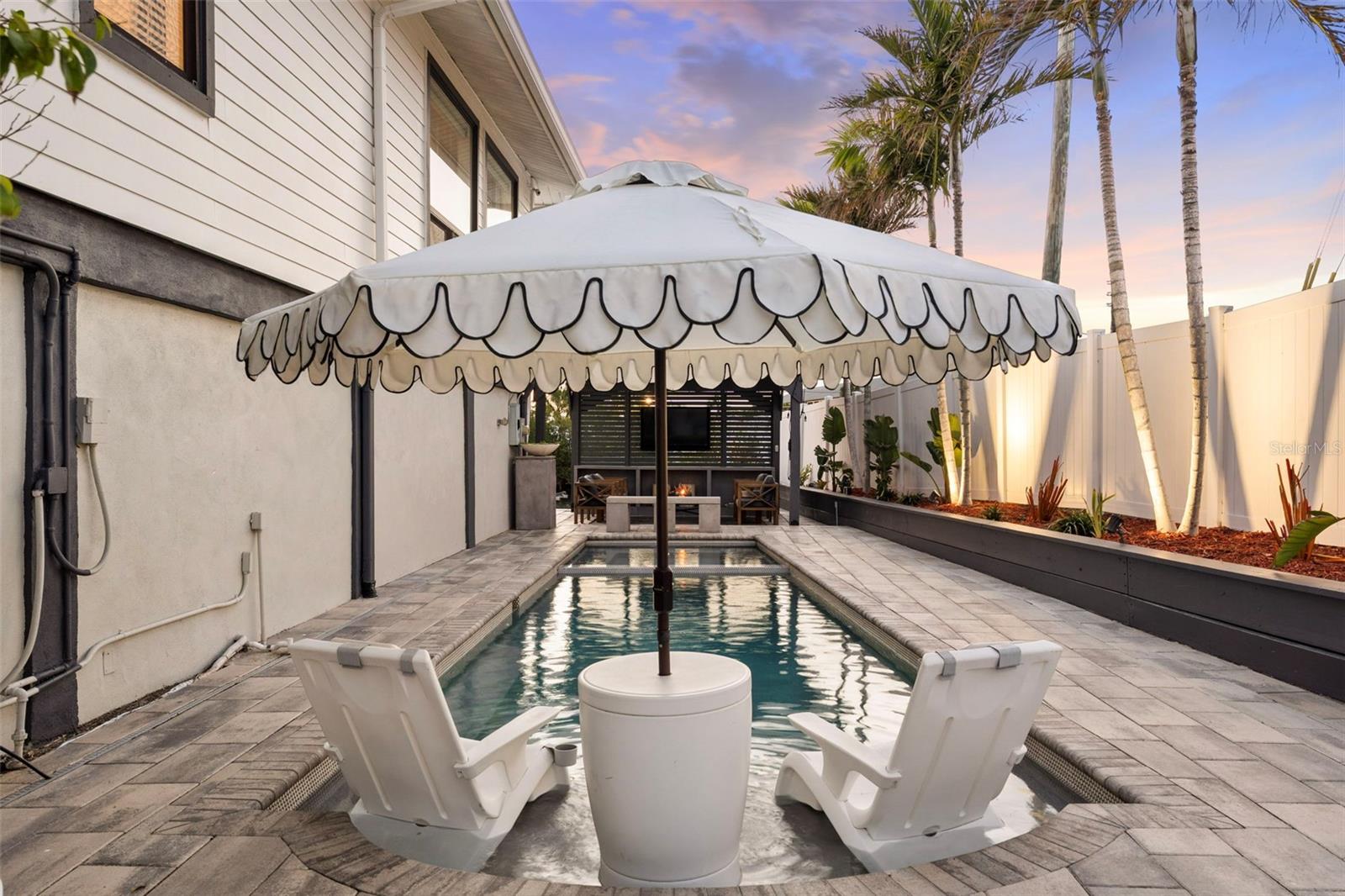 Listing photo id 76 for 439 Causeway Boulevard