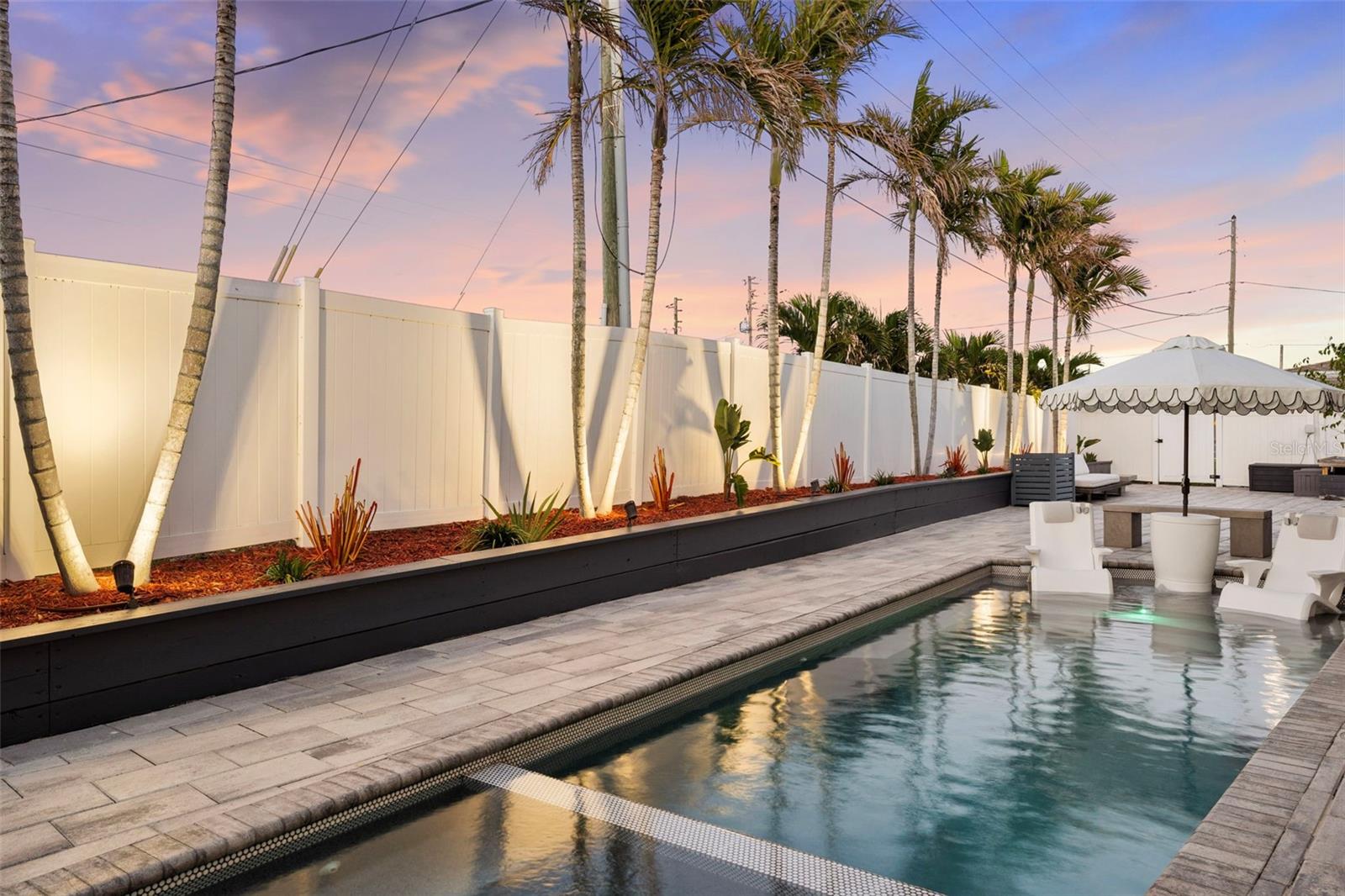 Listing photo id 77 for 439 Causeway Boulevard