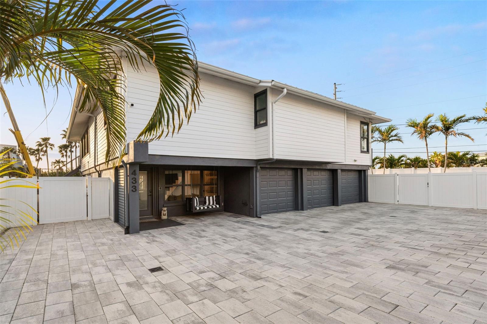 Listing photo id 85 for 439 Causeway Boulevard