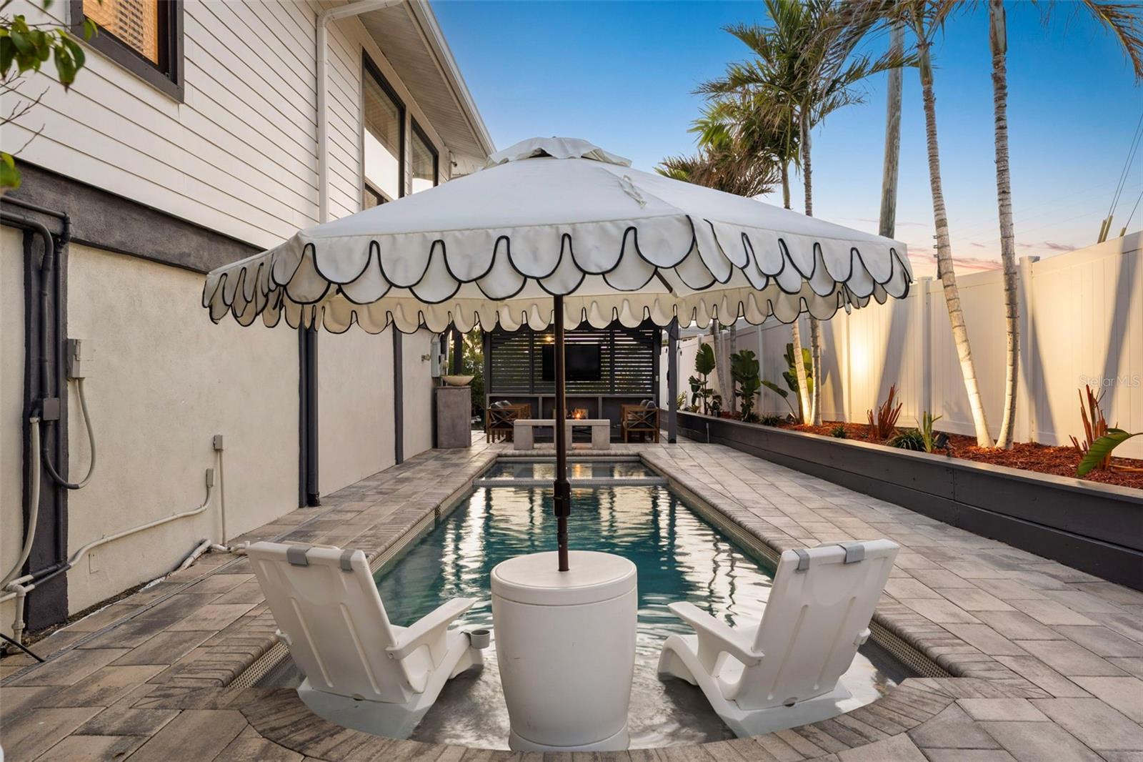 Listing photo id 89 for 439 Causeway Boulevard