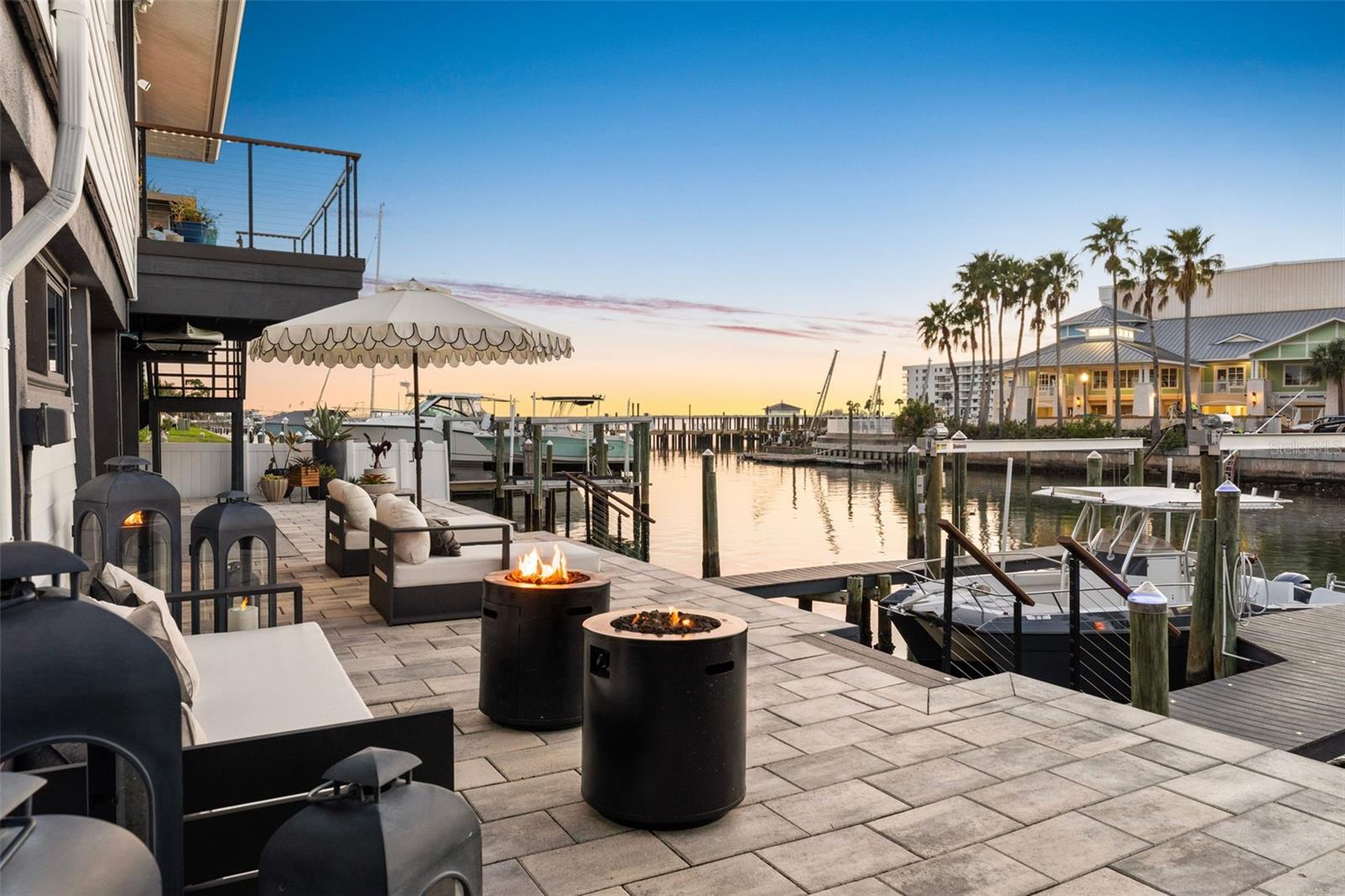 Listing photo id 91 for 439 Causeway Boulevard