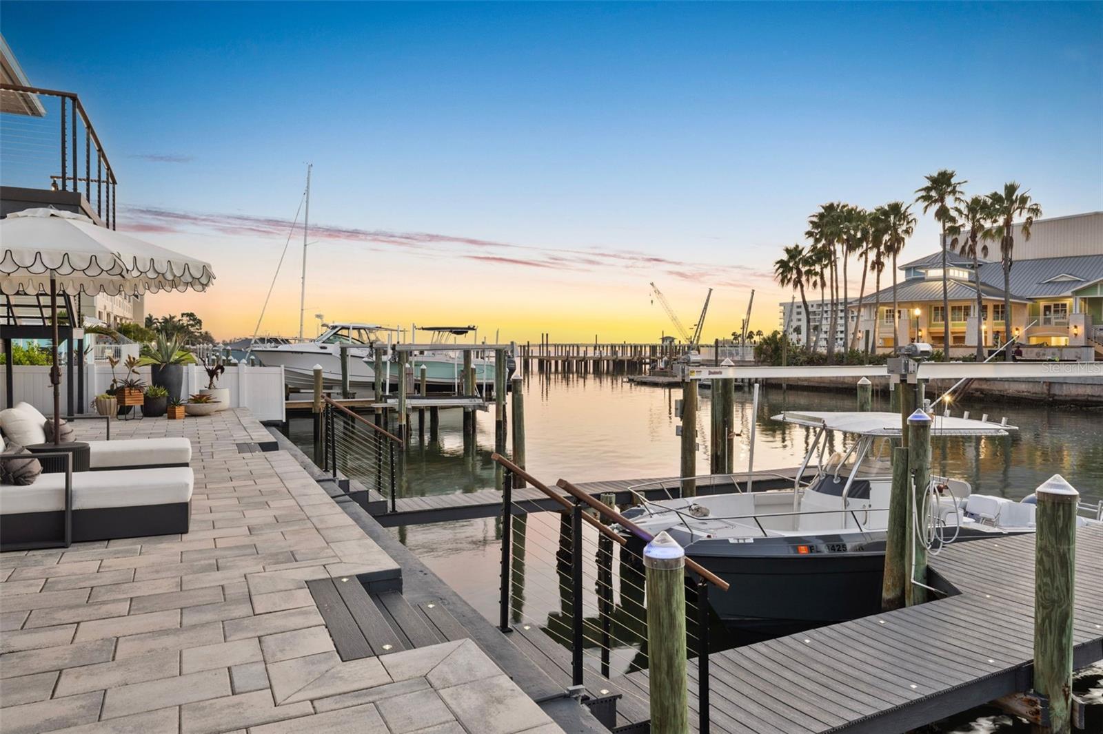 Listing photo id 93 for 439 Causeway Boulevard