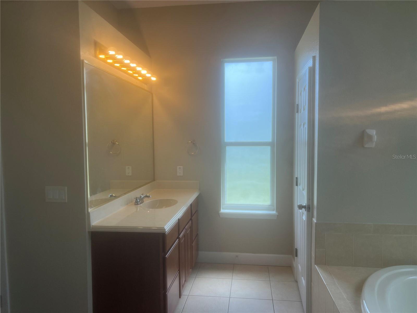 Image 5 of 21 For 2818 Kinsley Street