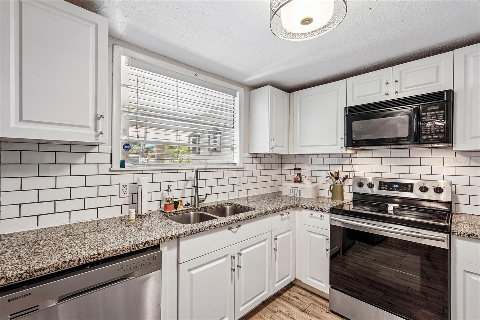 Image 11 of 30 For 603 60th Avenue W