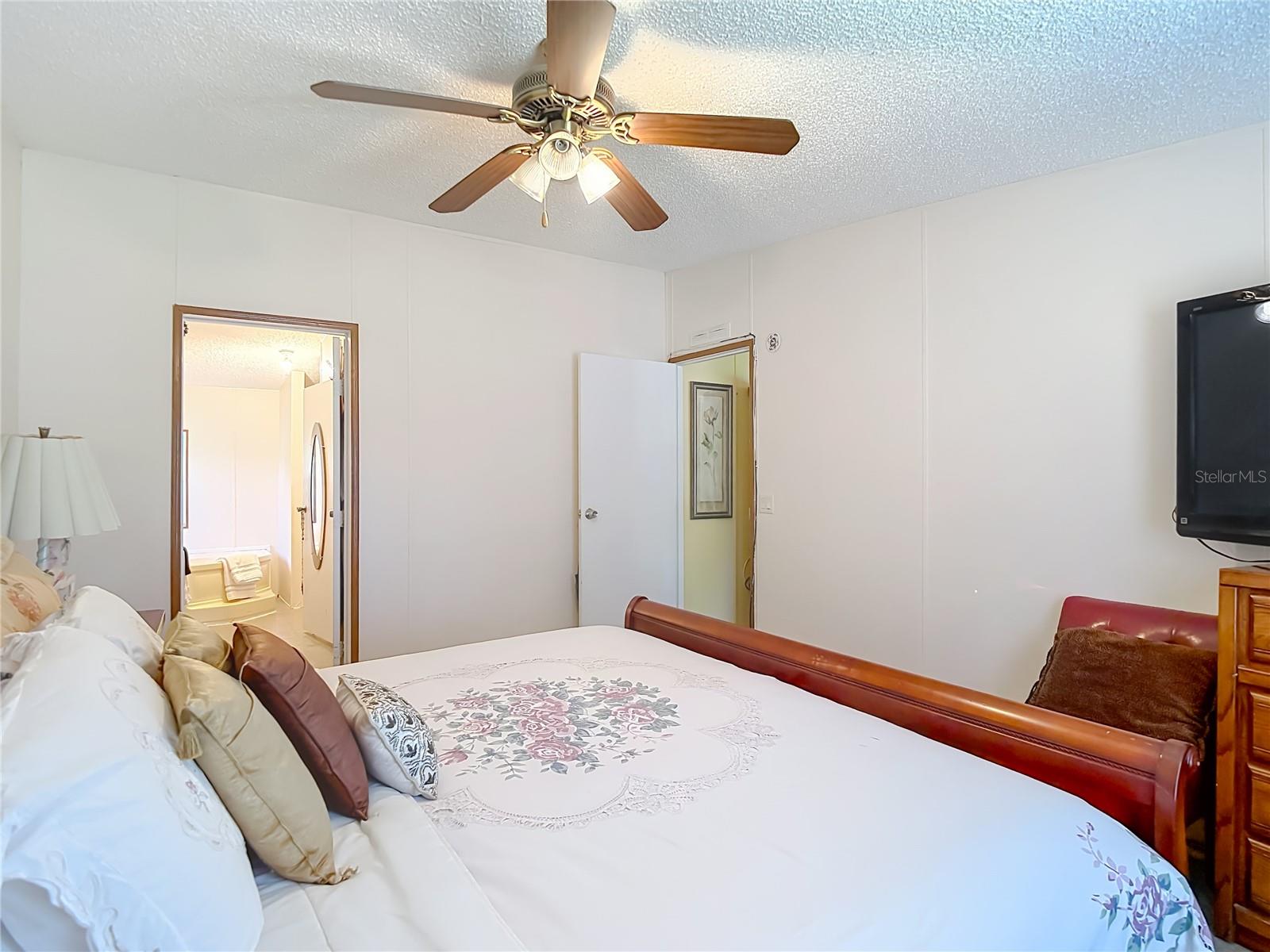 Image 34 of 67 For 7207 50th Avenue S