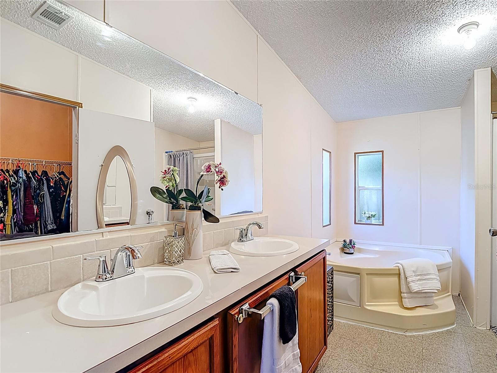 Image 35 of 67 For 7207 50th Avenue S