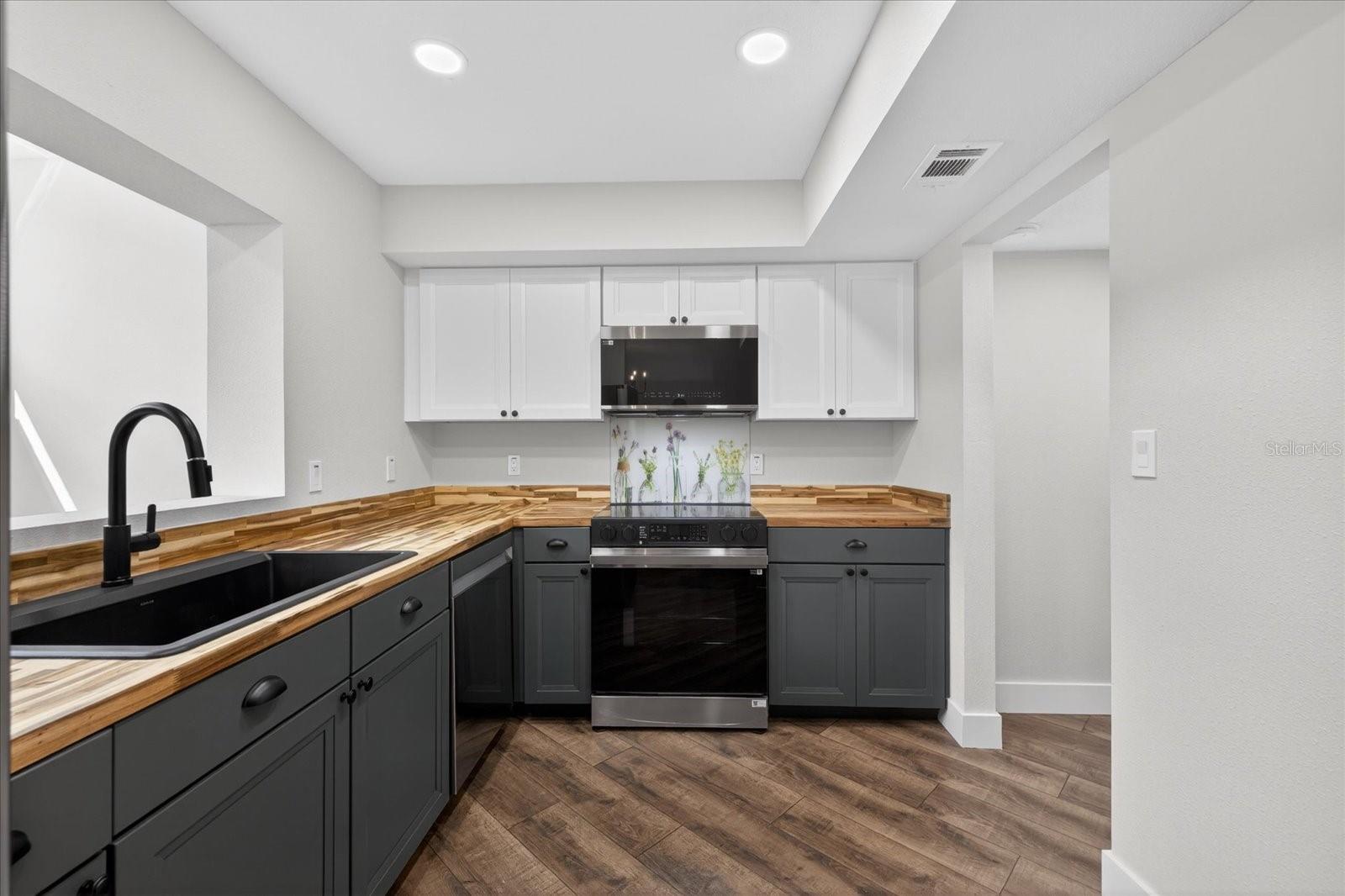 Image 11 of 57 For 11583 Riverhaven Drive