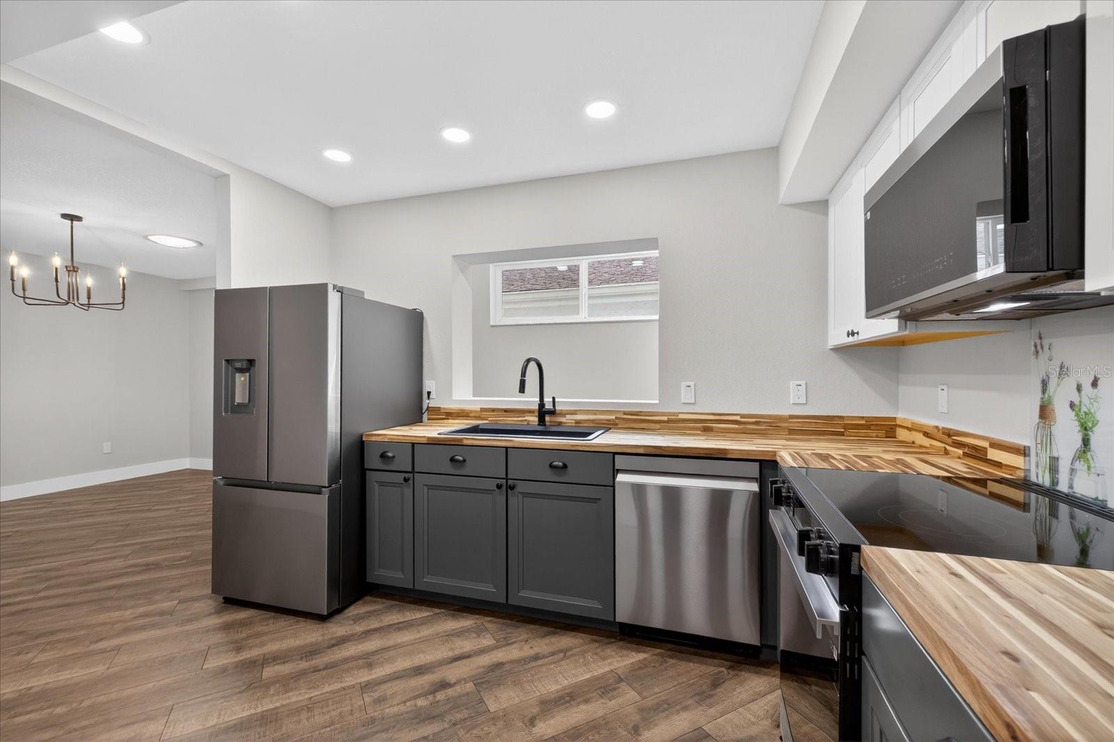 Image 12 of 57 For 11583 Riverhaven Drive