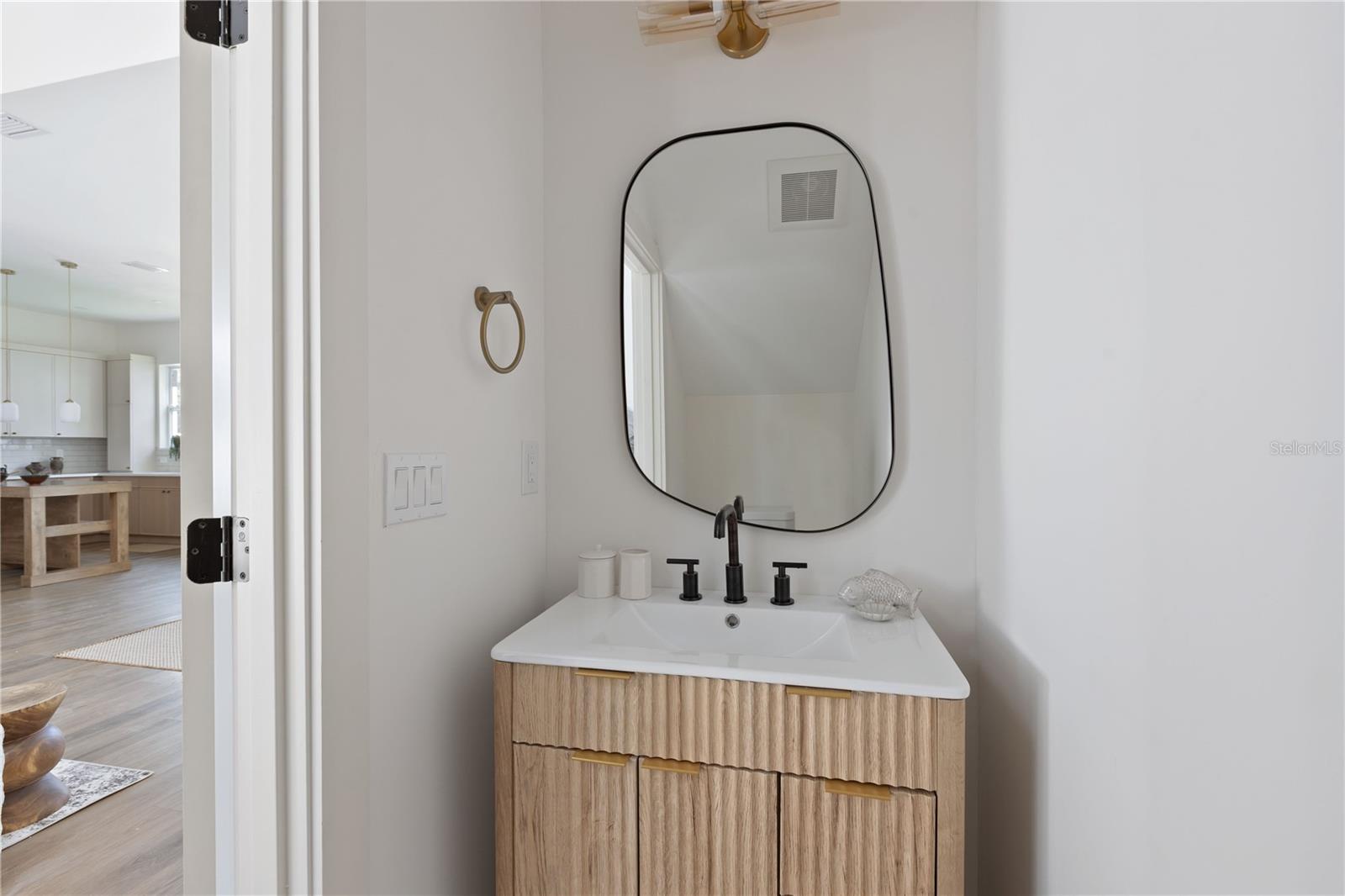 Image 10 of 37 For 1517 Escort Avenue