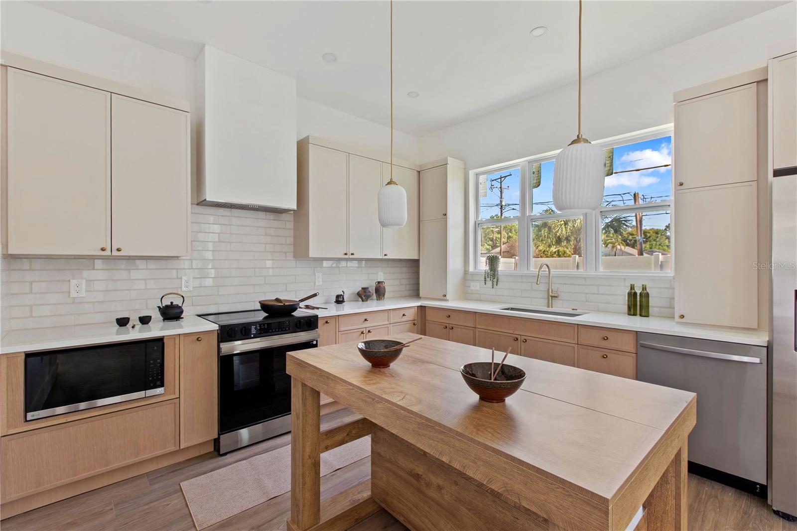 Image 14 of 37 For 1517 Escort Avenue