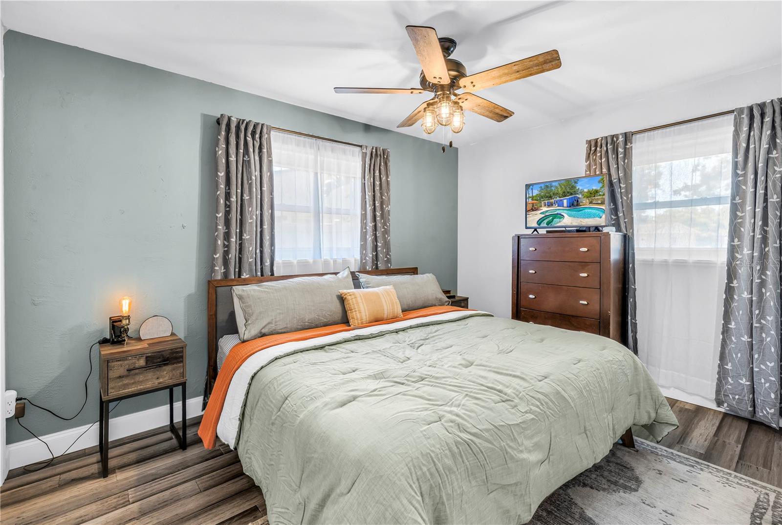 Image 17 of 42 For 5698 24th Terrace N