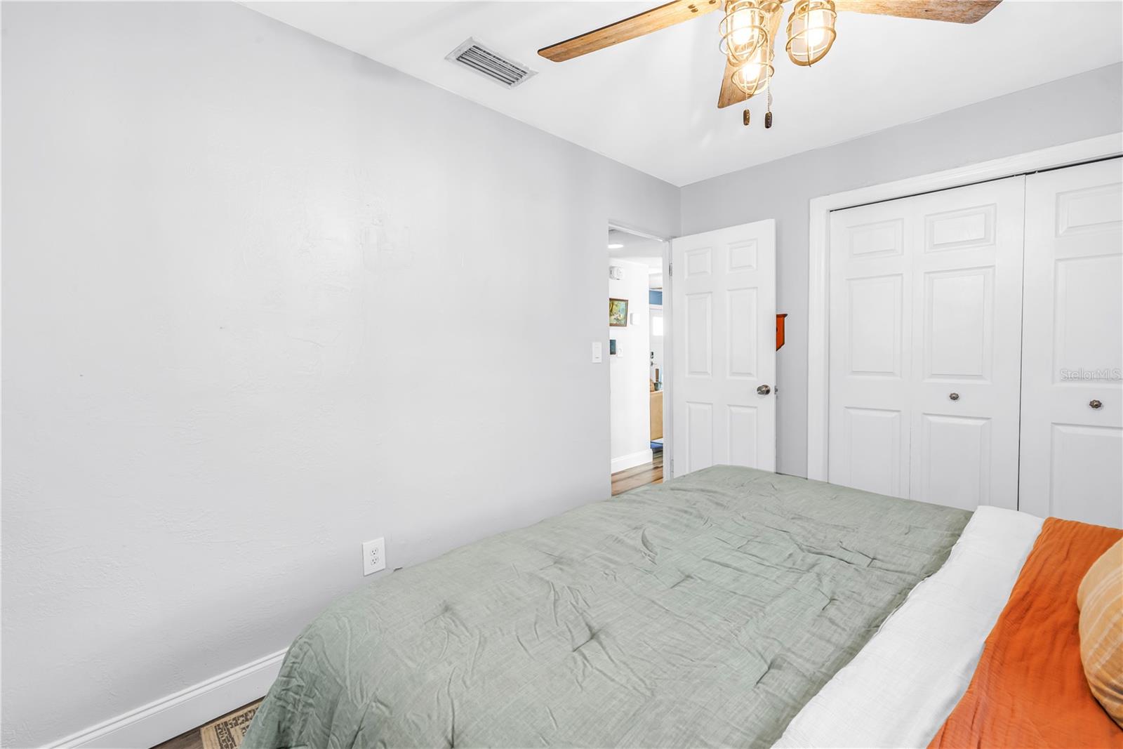 Image 18 of 42 For 5698 24th Terrace N