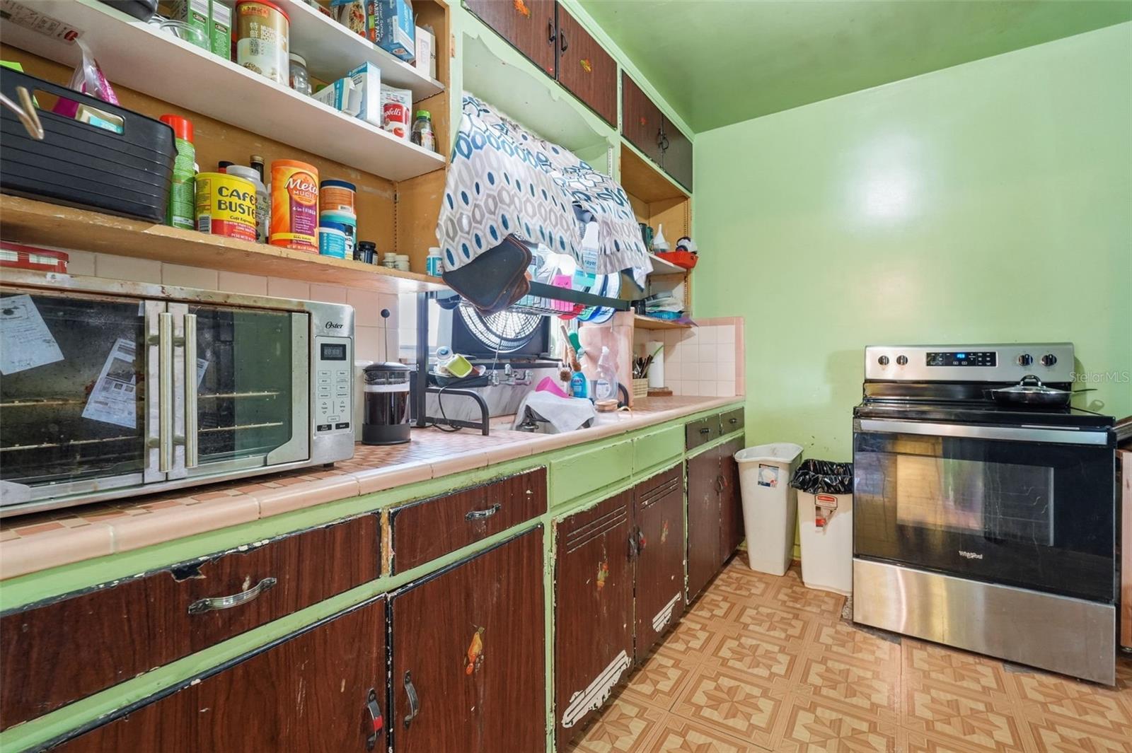 Listing photo id 8 for 329 Kingston Street S