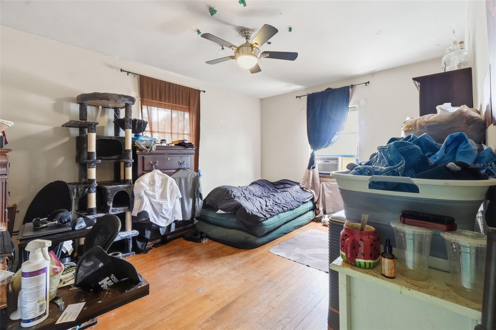 Listing photo id 9 for 329 Kingston Street S