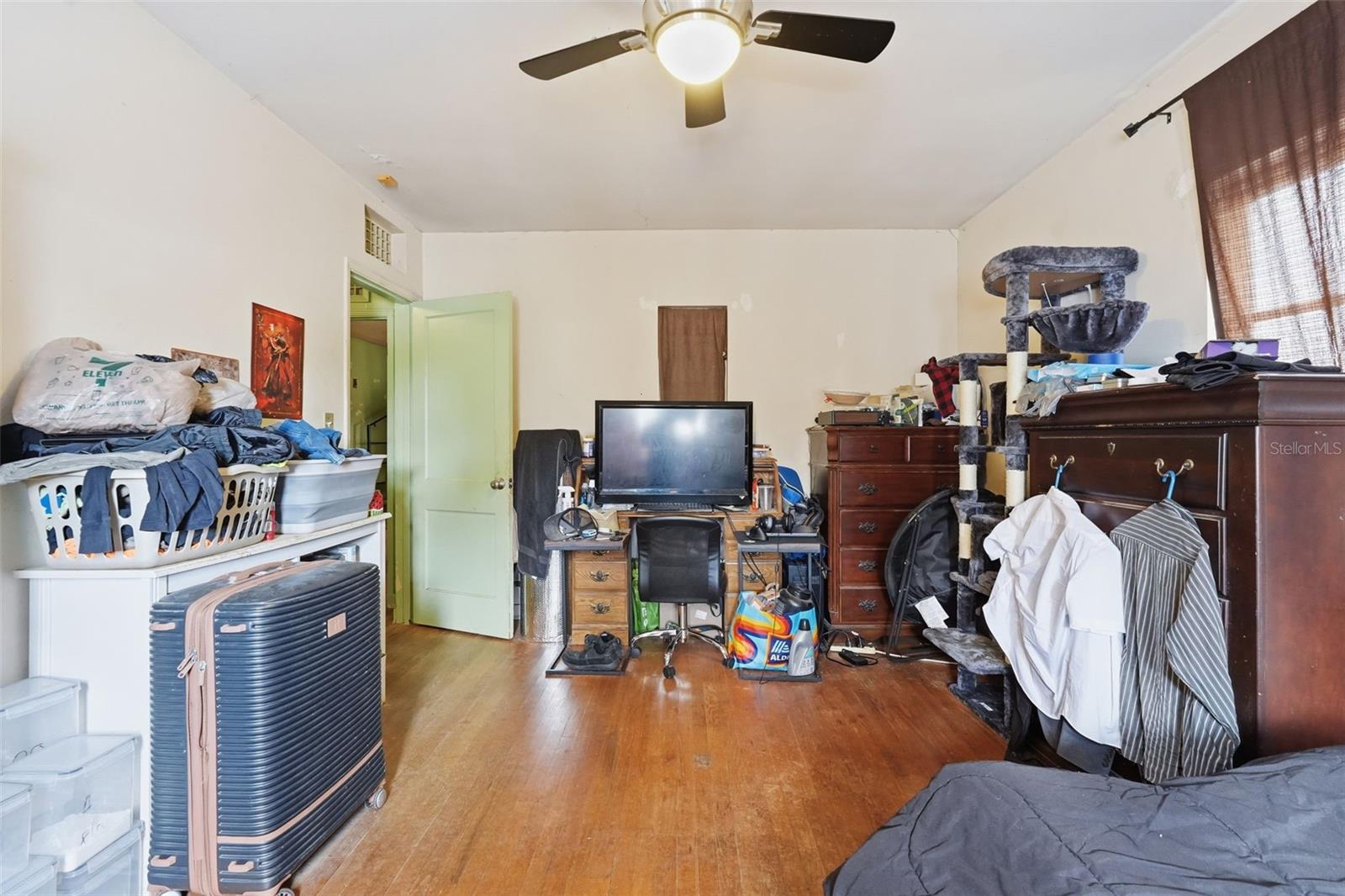 Listing photo id 10 for 329 Kingston Street S