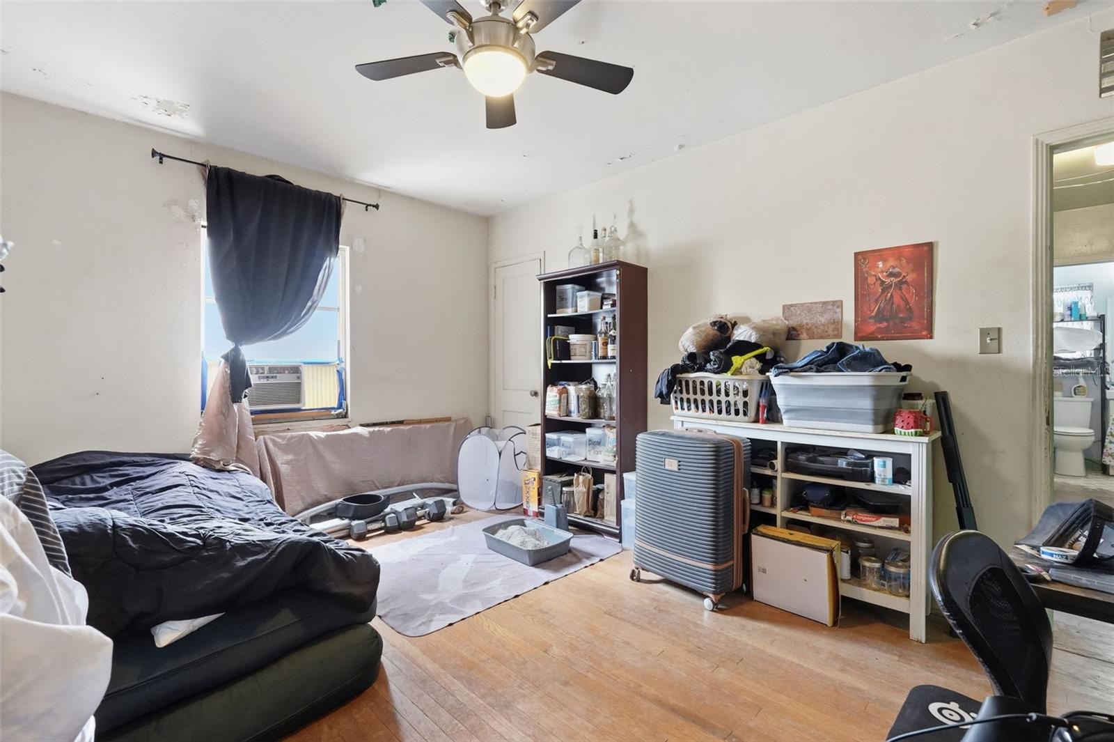 Listing photo id 11 for 329 Kingston Street S