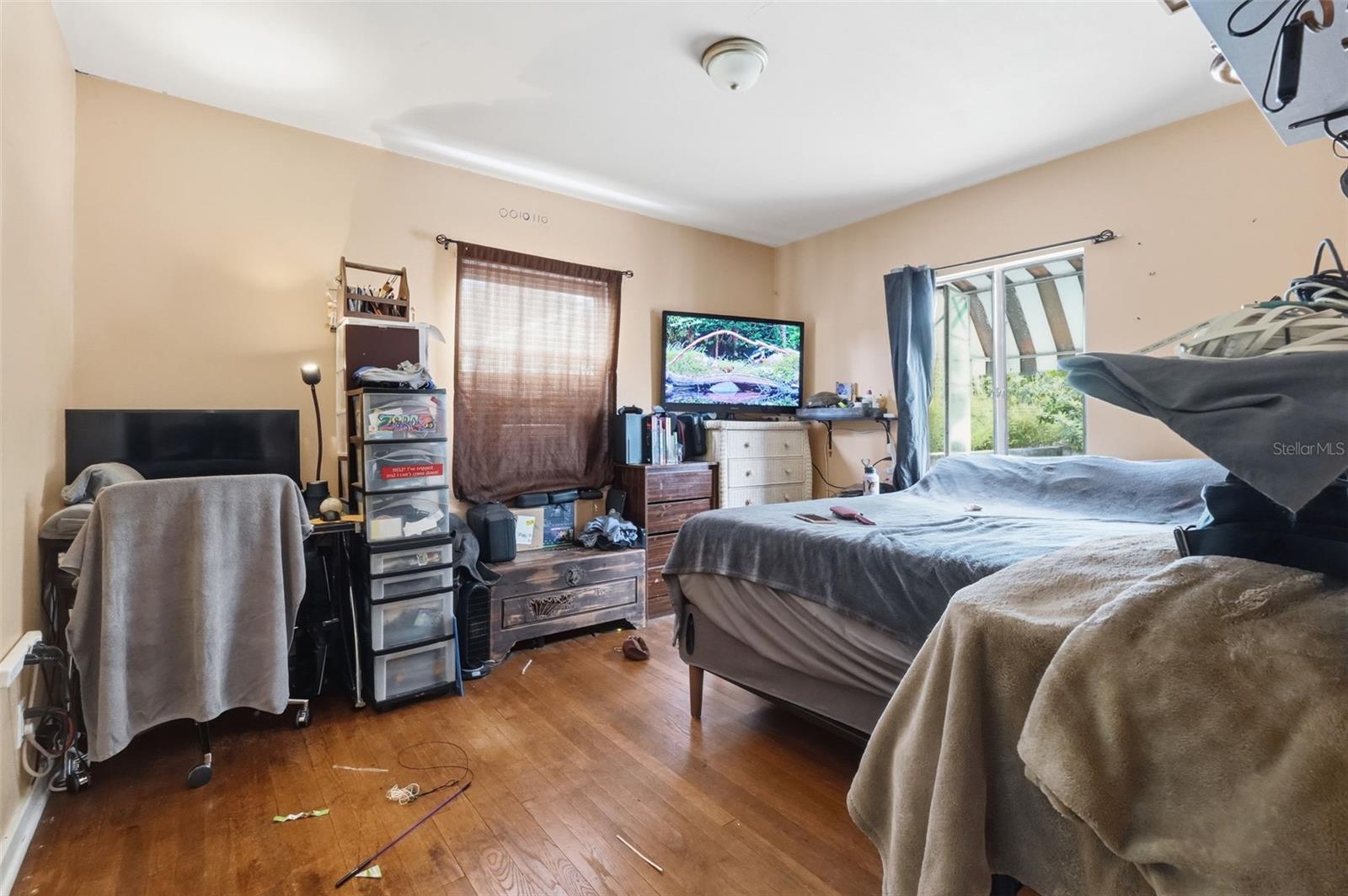 Listing photo id 12 for 329 Kingston Street S