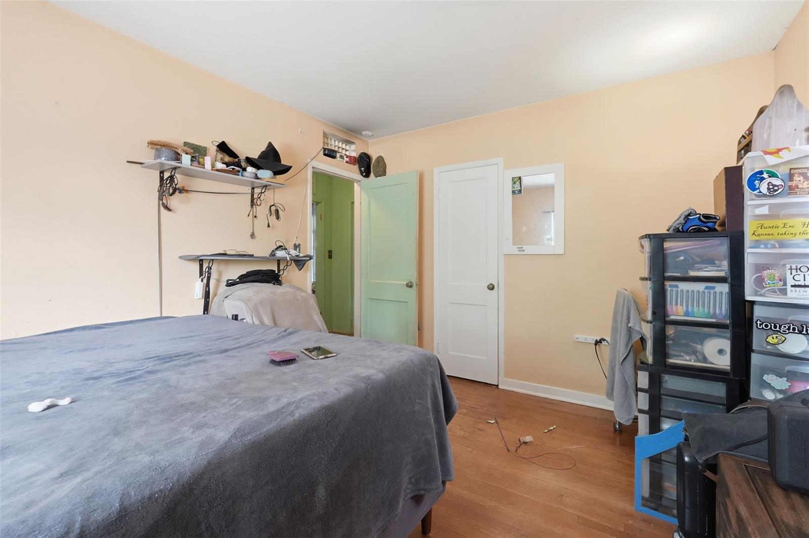 Listing photo id 13 for 329 Kingston Street S