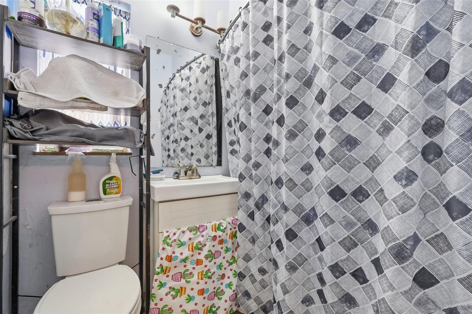 Listing photo id 14 for 329 Kingston Street S