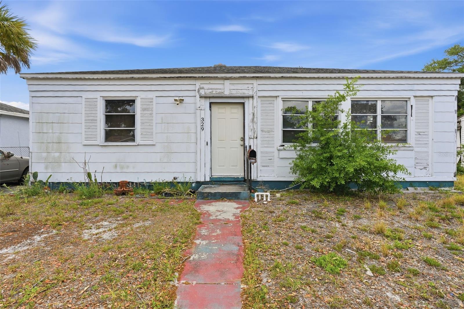 Listing photo id 0 for 329 Kingston Street S