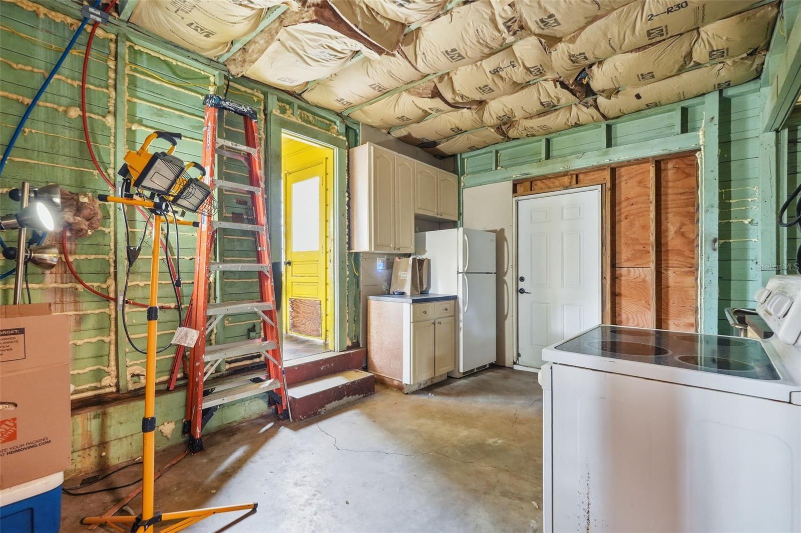 Listing photo id 18 for 329 Kingston Street S