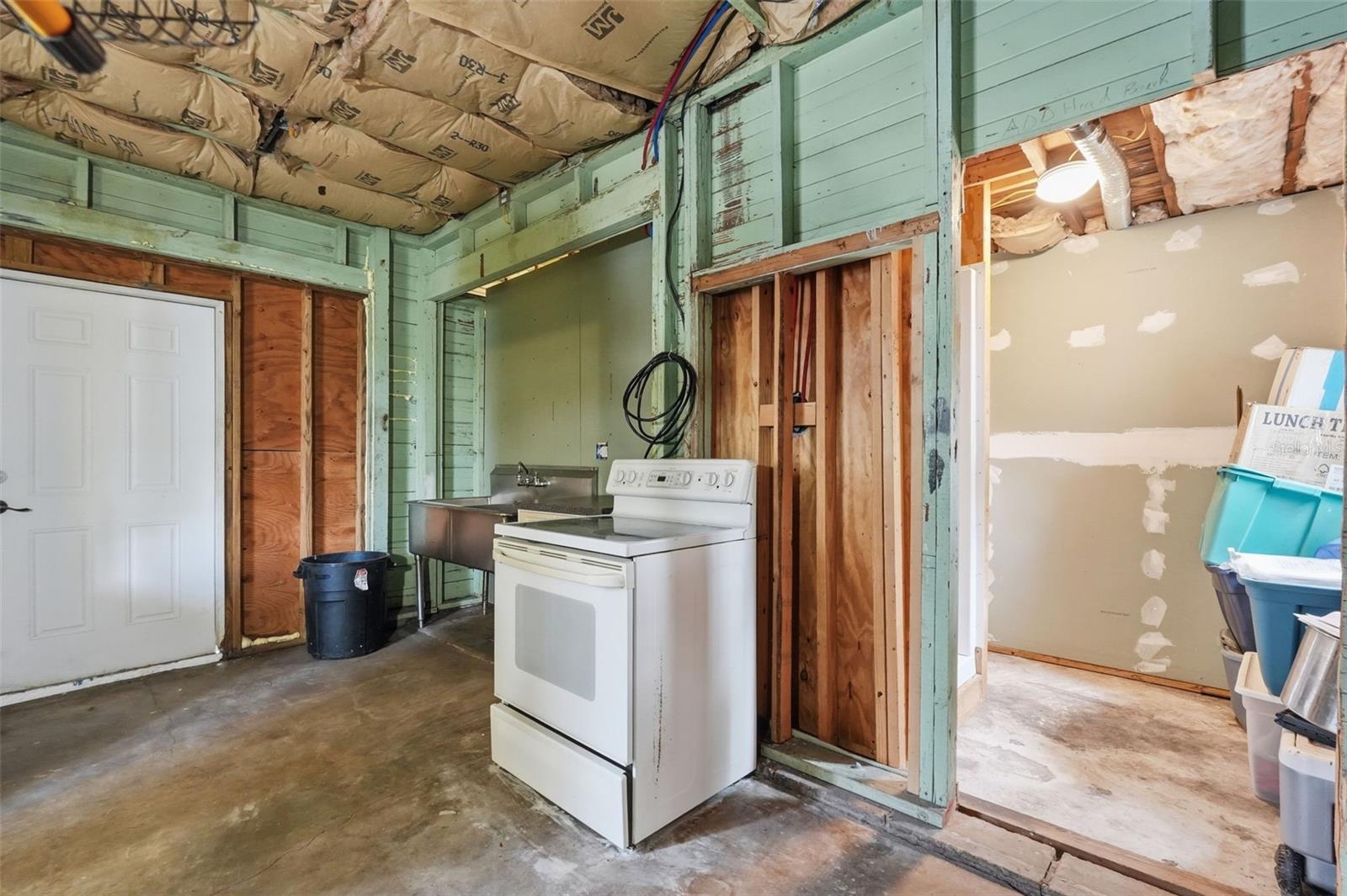 Listing photo id 19 for 329 Kingston Street S