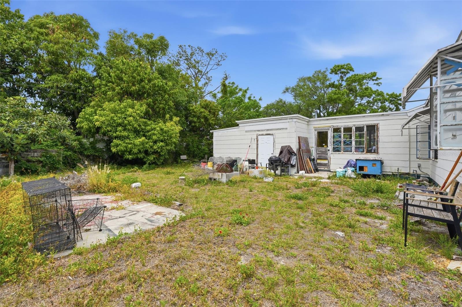 Listing photo id 24 for 329 Kingston Street S