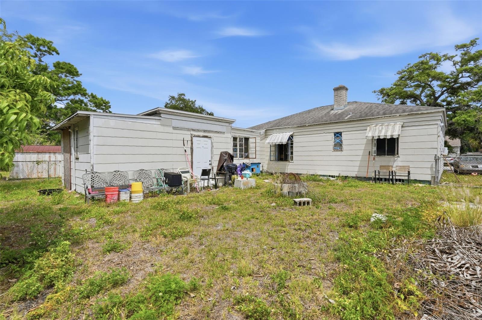 Listing photo id 25 for 329 Kingston Street S