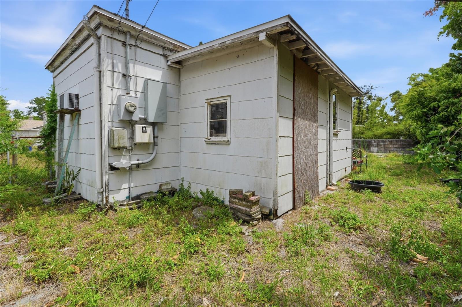 Listing photo id 26 for 329 Kingston Street S