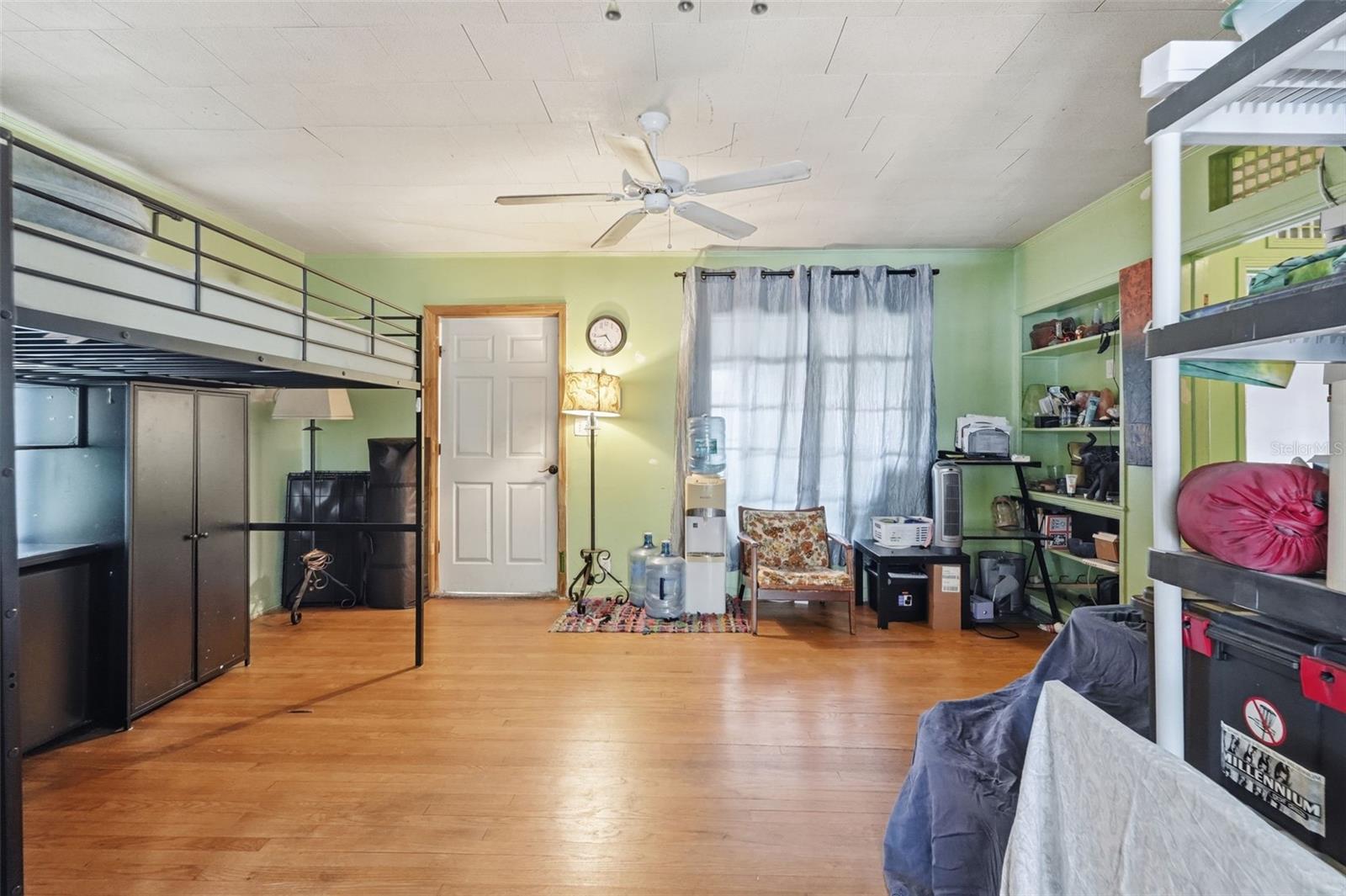 Listing photo id 1 for 329 Kingston Street S