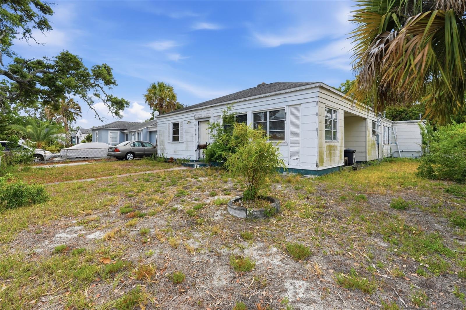 Listing photo id 31 for 329 Kingston Street S