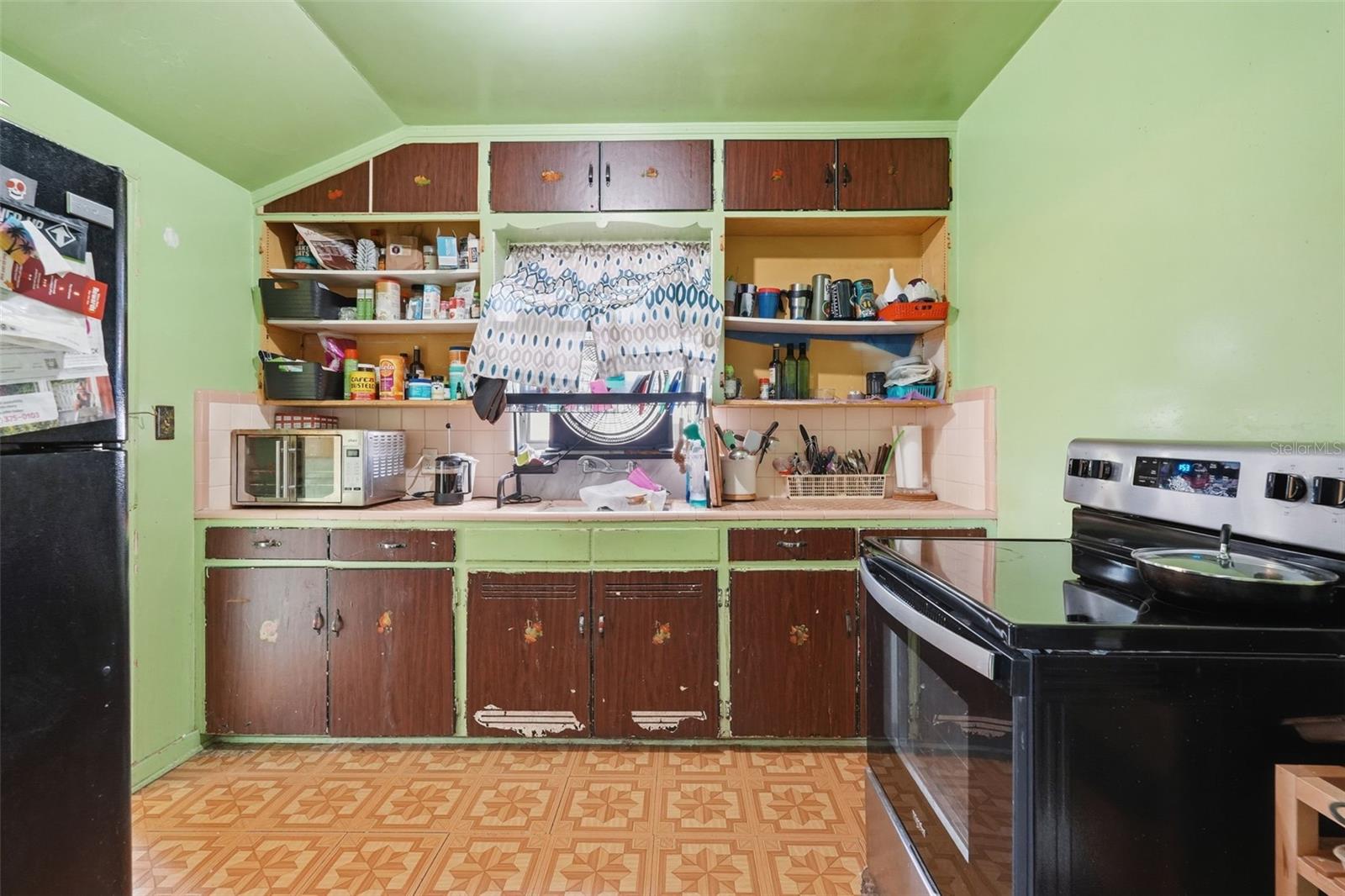 Listing photo id 6 for 329 Kingston Street S