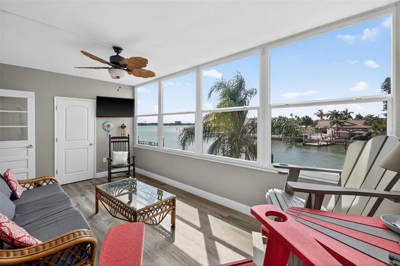Image 15 of 37 For 1893 Shore Drive S 214
