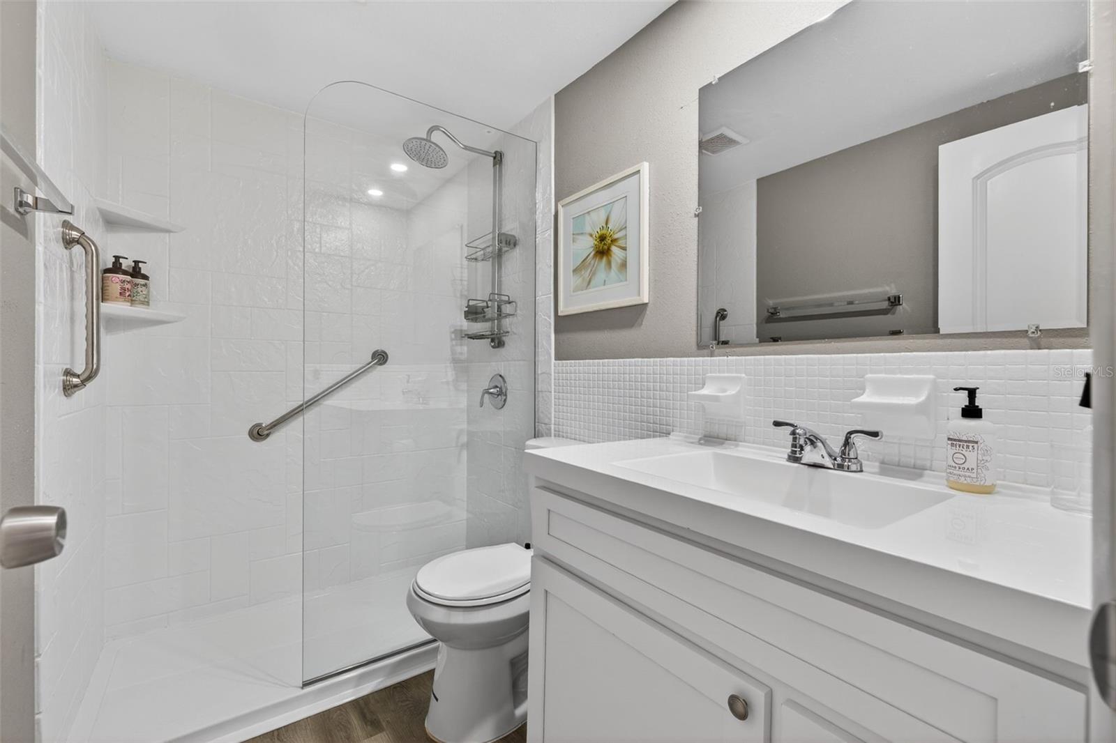 Image 19 of 37 For 1893 Shore Drive S 214
