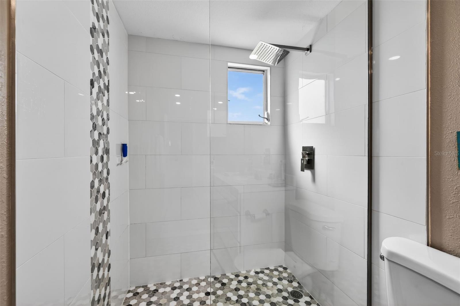 Image 21 of 37 For 1893 Shore Drive S 214