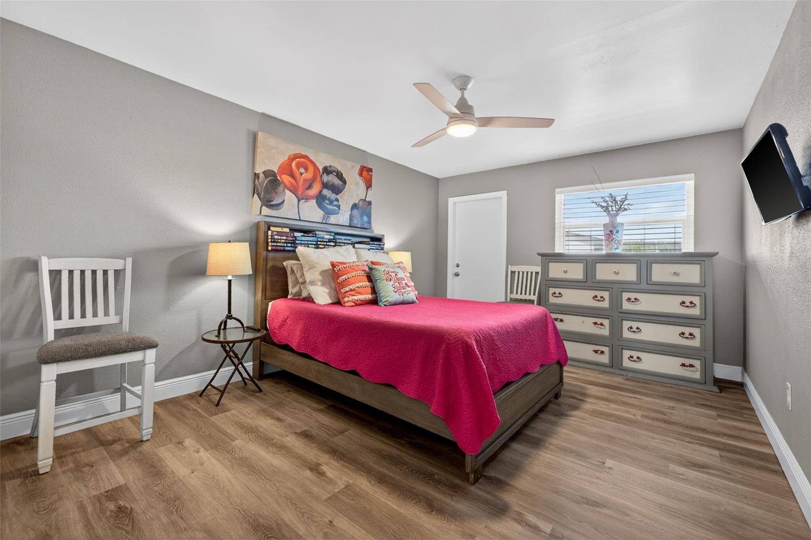 Image 22 of 37 For 1893 Shore Drive S 214