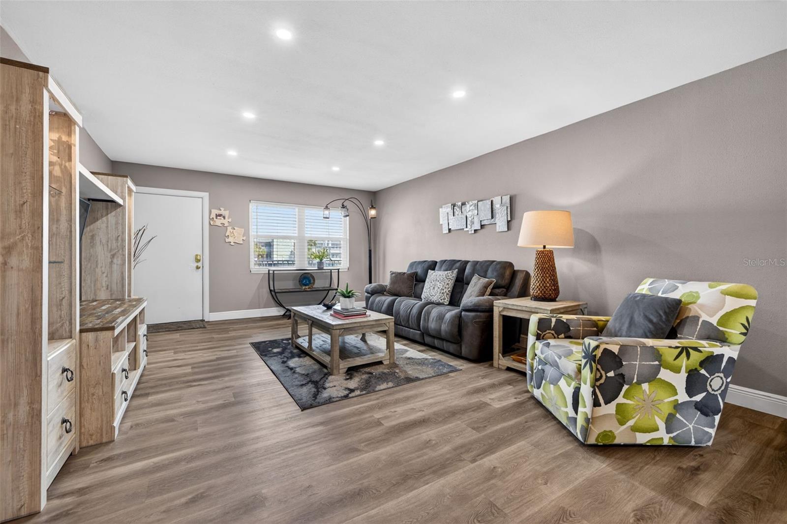 Image 5 of 37 For 1893 Shore Drive S 214