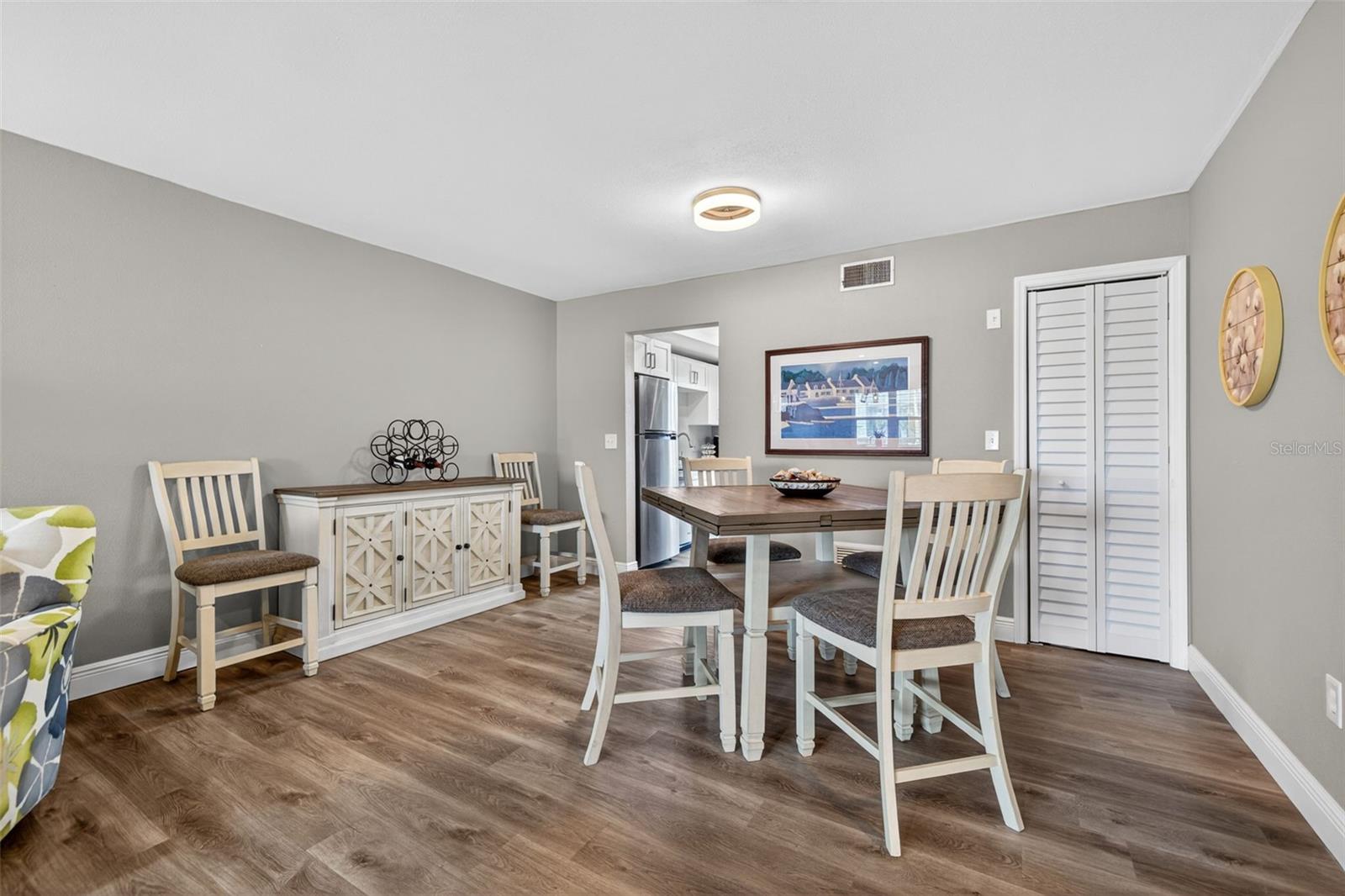Image 6 of 37 For 1893 Shore Drive S 214