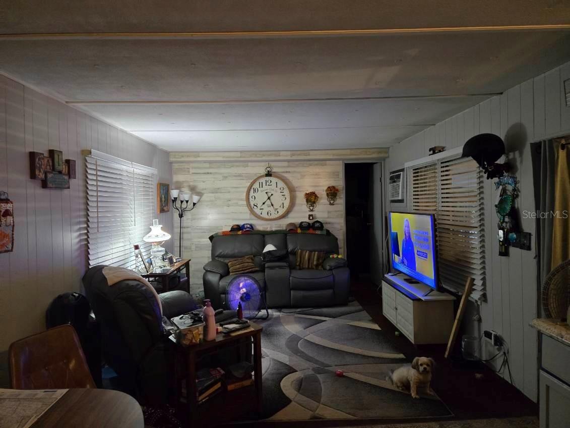 Listing photo id 15 for 35050 Sateen Dr