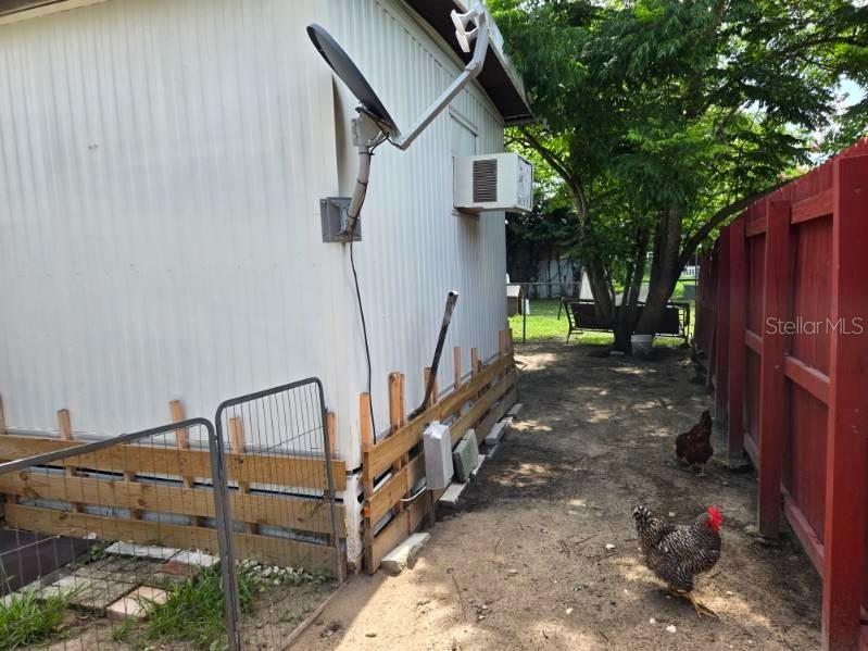 Listing photo id 5 for 35050 Sateen Dr