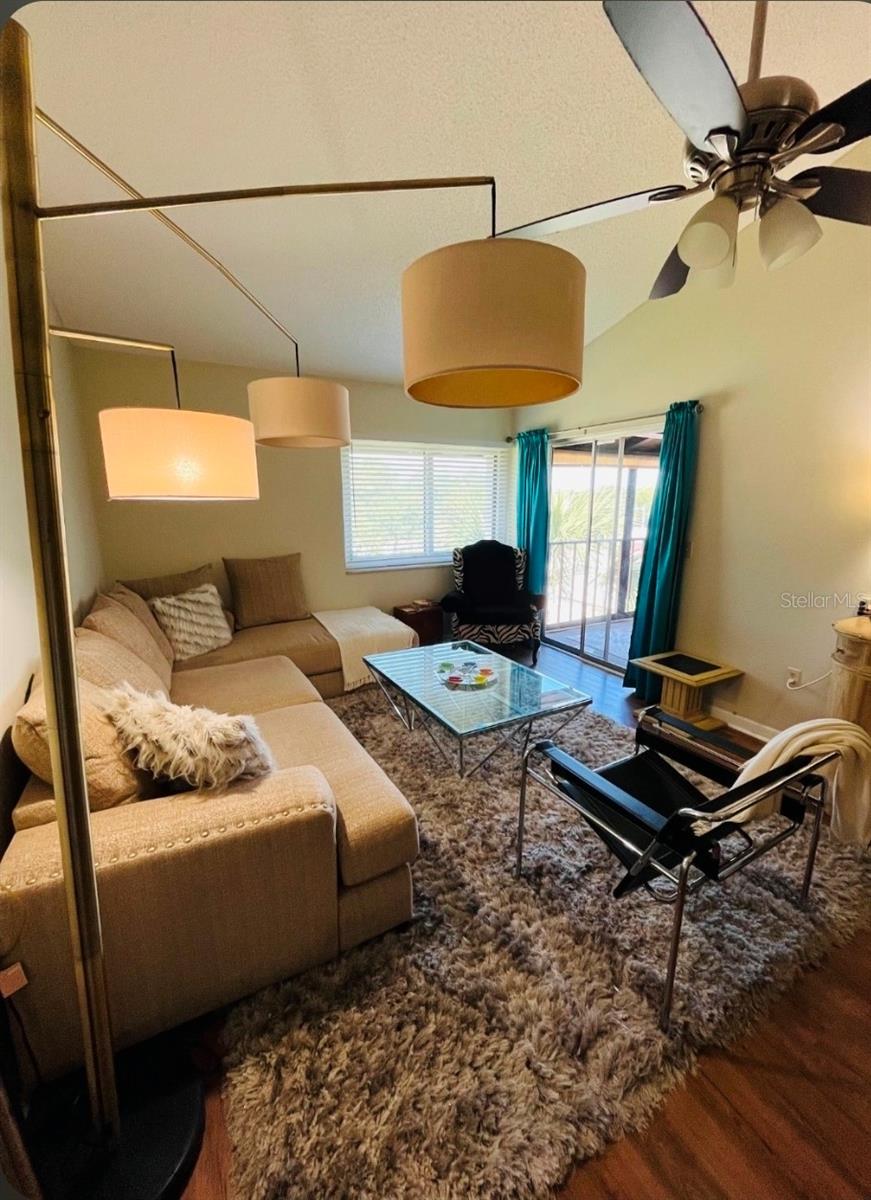 Listing photo id 3 for 2205 Belleair Road A35