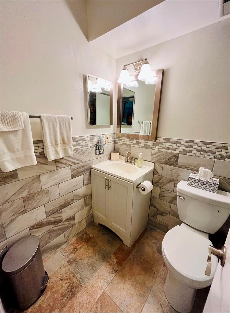 Listing photo id 4 for 2205 Belleair Road A35