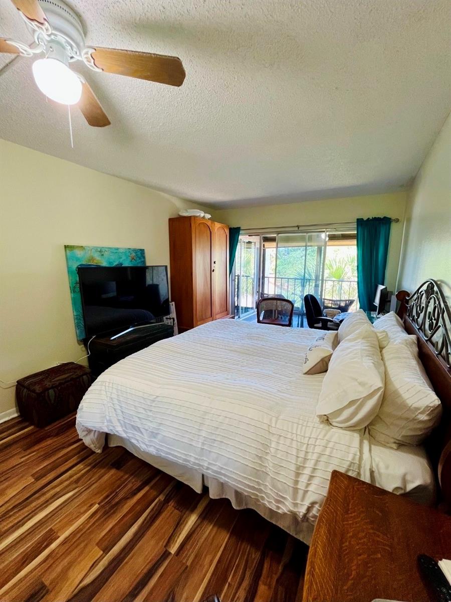 Listing photo id 5 for 2205 Belleair Road A35