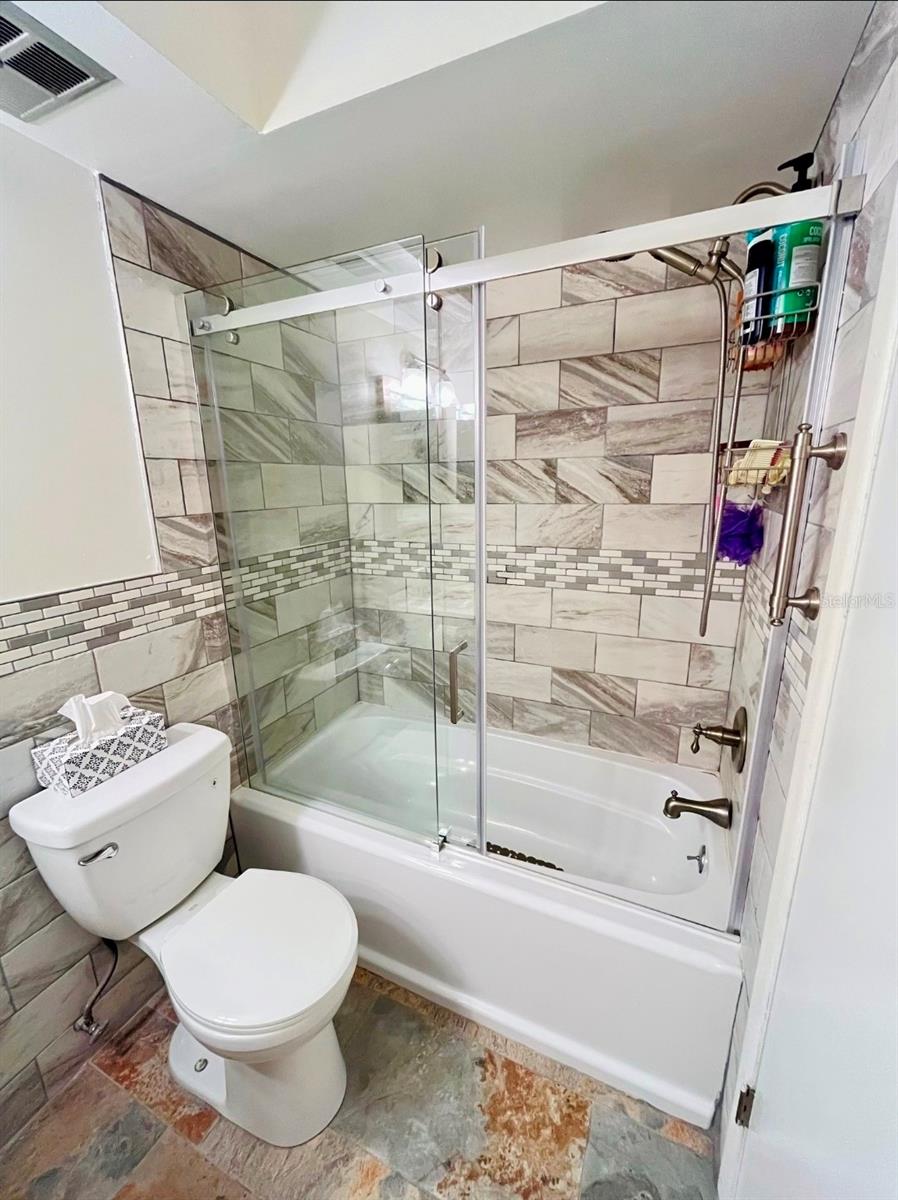 Listing photo id 6 for 2205 Belleair Road A35