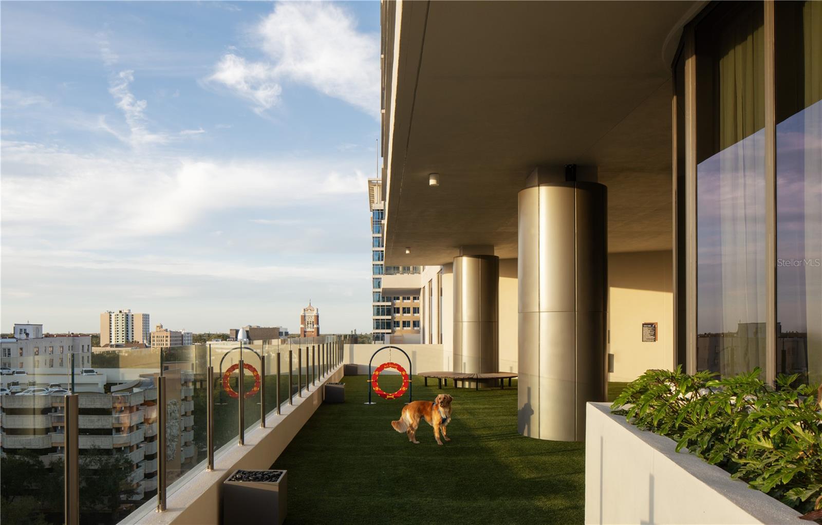 Listing photo id 8 for 275 1st Avenue S 3504