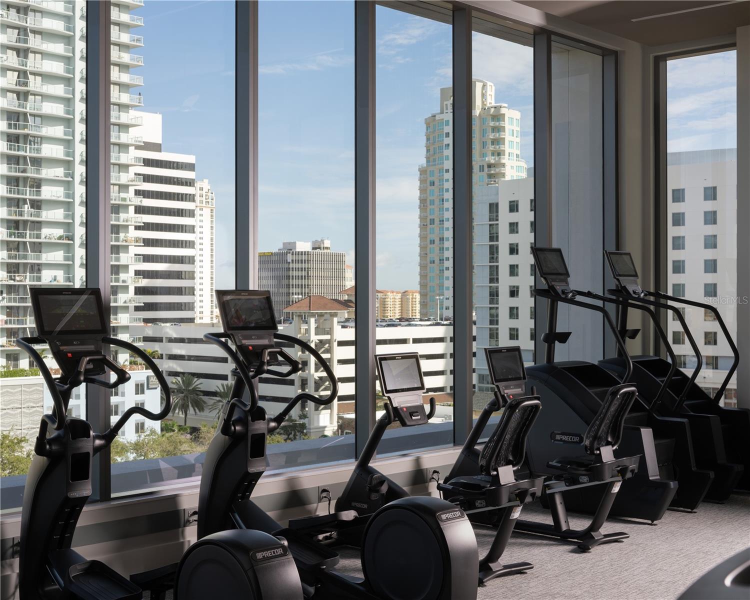 Listing photo id 9 for 275 1st Avenue S 3504