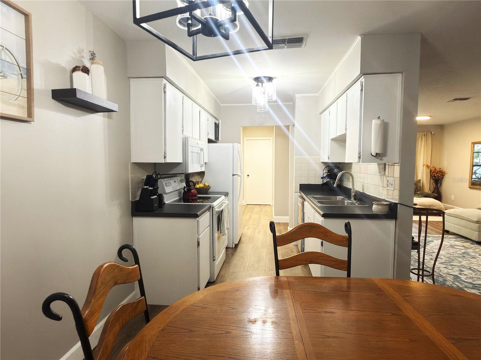 Image 3 of 33 For 2031 Dover Court